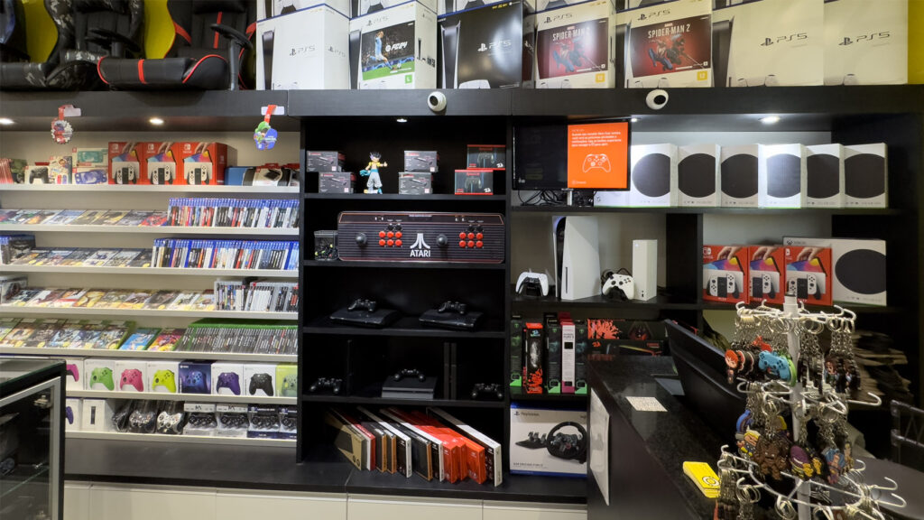 Interior da nova loja Game Mania em Florianópolis