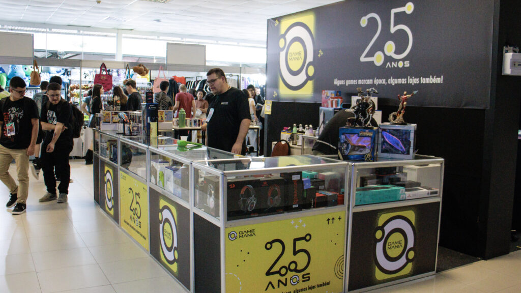Fãs no stand da Game Mania na SuperXP 2025