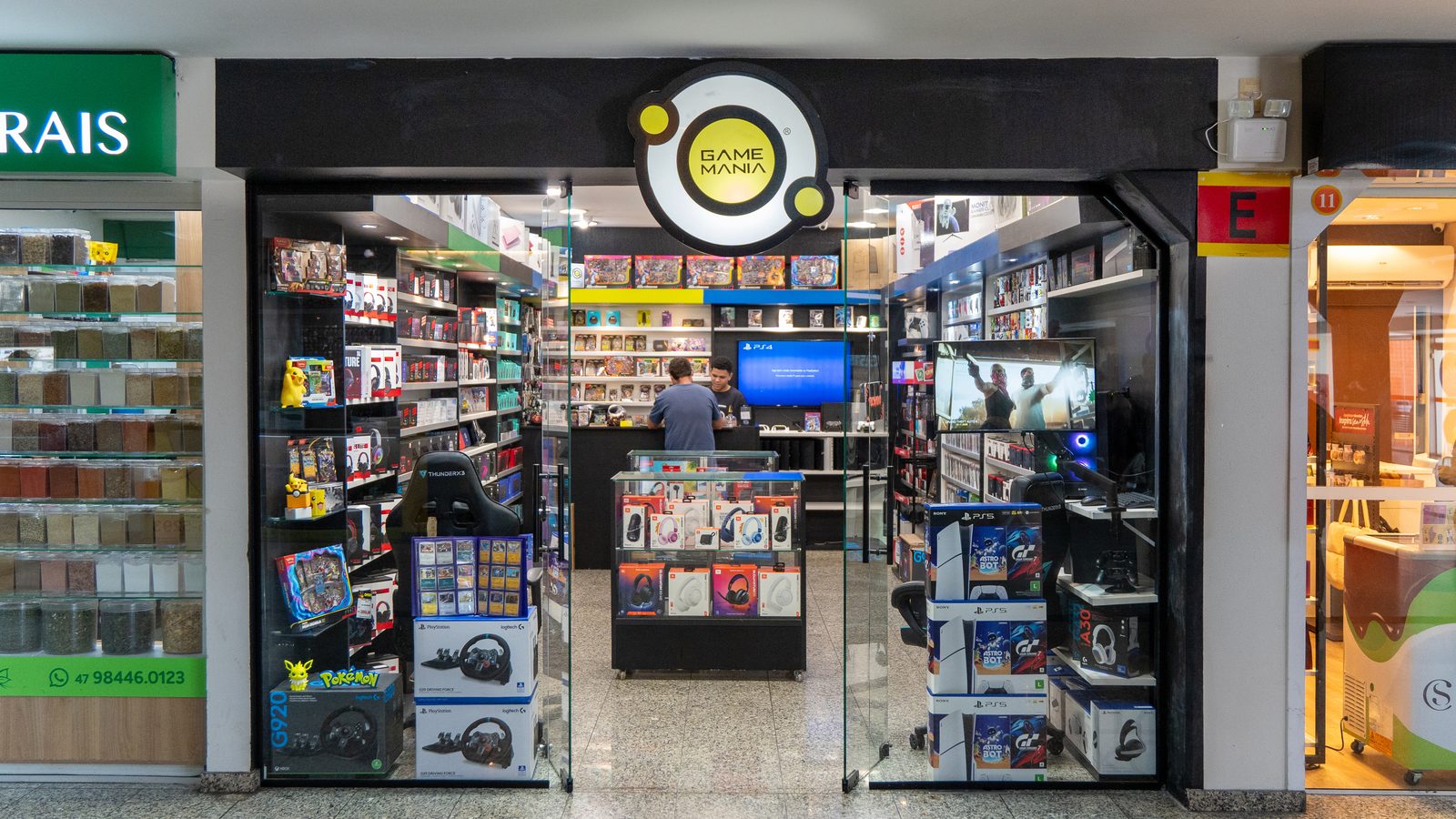 Fachada nova da loja Game Mania no Giassi América